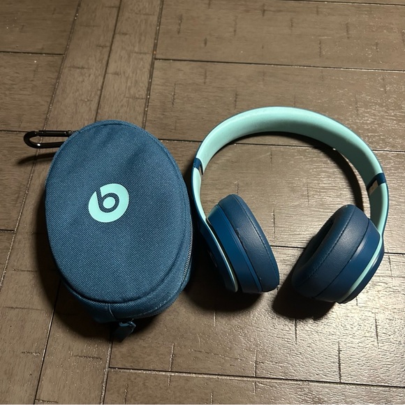 Beats Solo 3 Blue Wireless Headphones - Picture 1 of 7